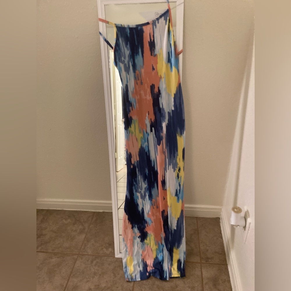 NO NAME OR TAG BUT REALITY CUTE LONG DRESS, THIN MATERIAL, BACK OUT